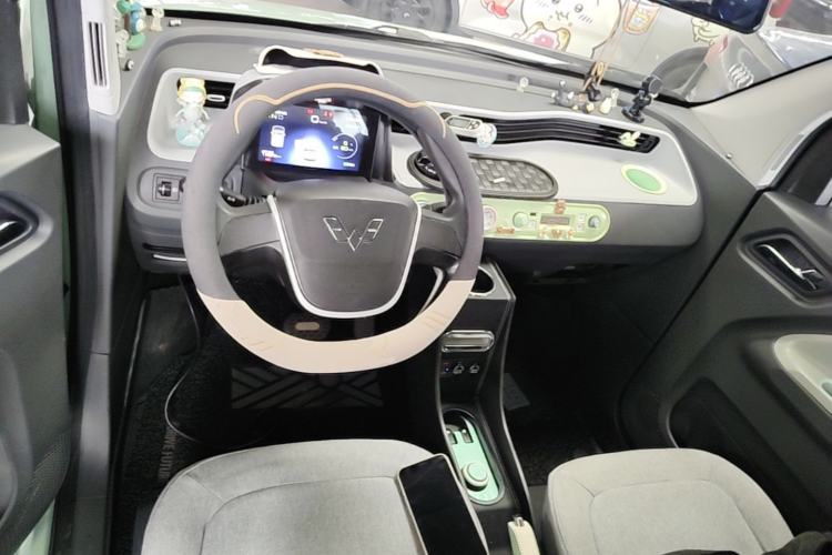 Used Wuling Hongguang MINIEV 2022 Macaron Fashion Model Lithium Iron Phosphate Center Console