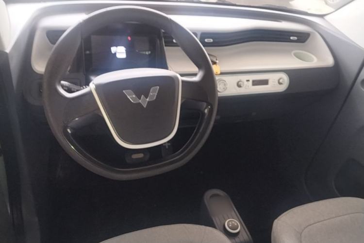Used Wuling Hongguang MINIEV 2022 Macaron Fashion Model Lithium Iron Phosphate Center Console