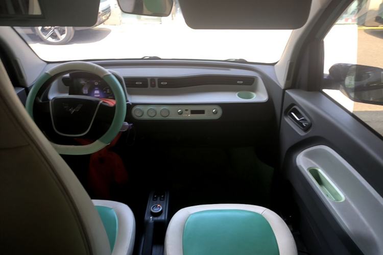 Used Wuling Hongguang MINIEV 2022 Macaron Fashion Edition Lithium-Nickel-Cobalt-Alpha-oxide Center Console