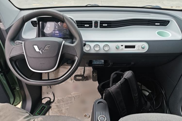 Used Wuling Hongguang MINIEV 2022 Macaron Fashion Model Lithium Iron Phosphate Center Console