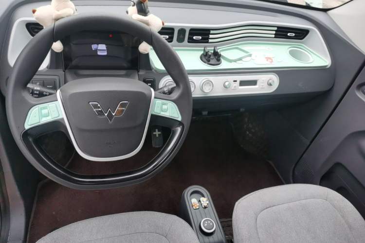 Used Wuling Hongguang MINIEV 2022 Macaron Fashion Model Lithium Iron Phosphate Center Console
