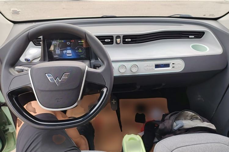 Used Wuling Hongguang MINIEV 2022 Macaron Premium Model – Lithium Iron Phosphate Center Console