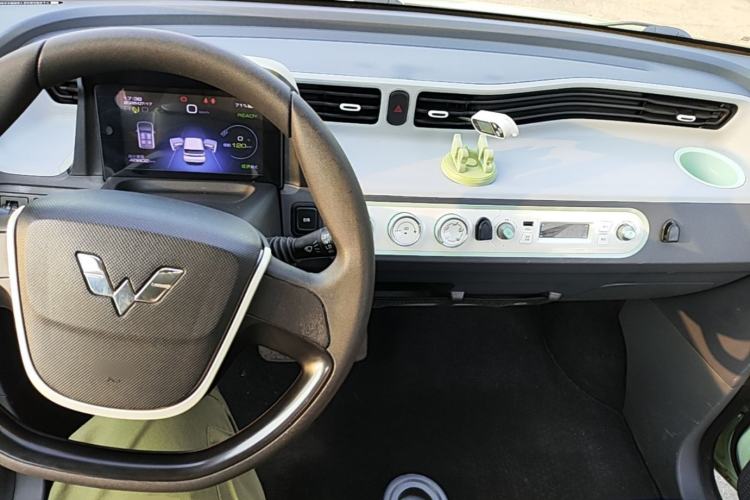 Used Wuling Hongguang MINIEV 2022 Macaron Premium Model – Lithium Iron Phosphate Center Console