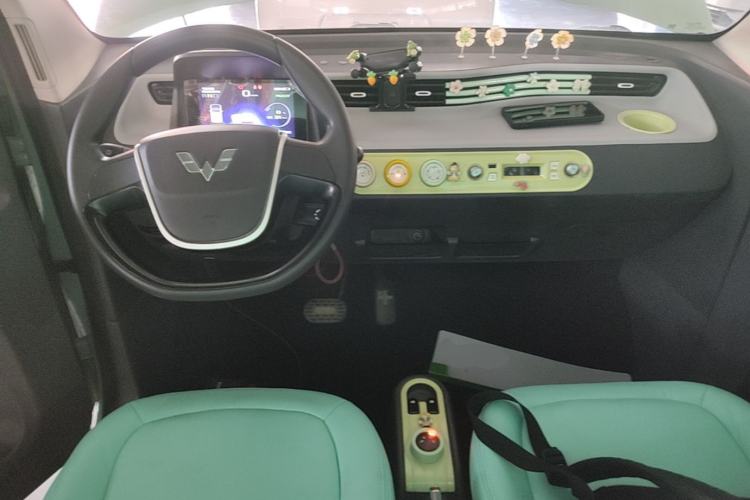 Used Wuling Hongguang MINIEV 2022 Macaron Fashion Model Lithium Iron Phosphate Center Console
