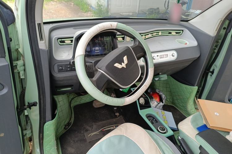Used Wuling Hongguang MINIEV 2022 Macaron Premium Model – Lithium Iron Phosphate Center Console