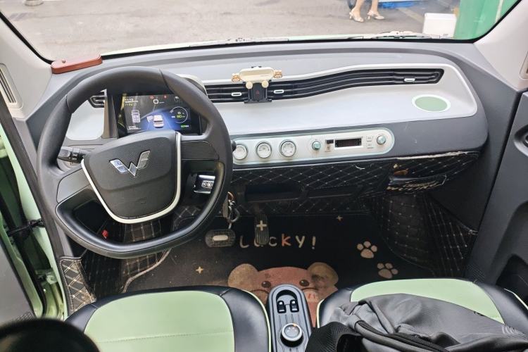 Used Wuling Hongguang MINIEV 2022 Macaron Premium Model – Lithium Iron Phosphate Center Console