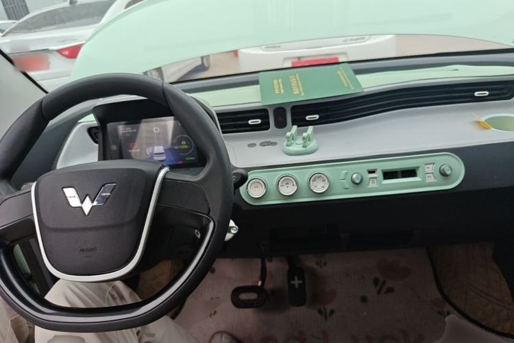 Used Wuling Hongguang MINIEV 2022 Macaron Premium Model – Lithium Iron Phosphate Center Console
