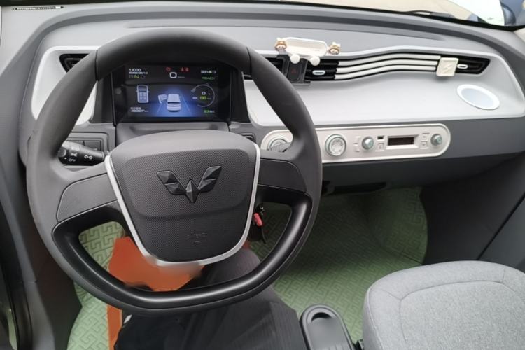 Used Wuling Hongguang MINIEV 2022 Macaron Premium Model – Lithium Iron Phosphate Center Console