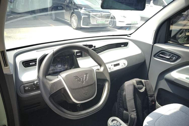 Used Wuling Hongguang MINIEV 2022 Macaron Premium Model – Lithium Iron Phosphate Center Console