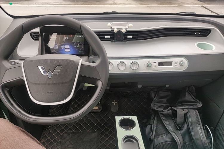 Used Wuling Hongguang MINIEV 2022 Macaron Premium Model – Lithium Iron Phosphate Center Console