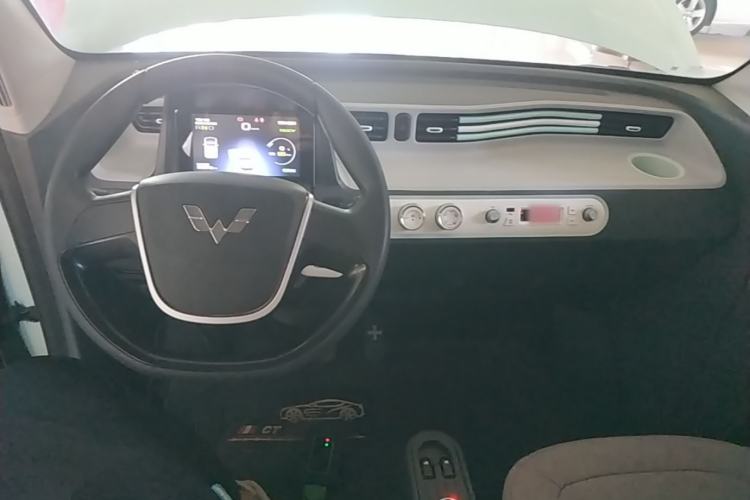 Used Wuling Hongguang MINIEV 2022 Macaron Premium Model – Lithium Iron Phosphate Center Console