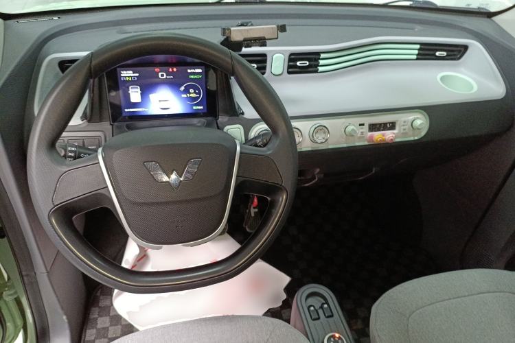 Used Wuling Hongguang MINIEV 2022 Macaron Premium Model – Lithium Iron Phosphate Center Console