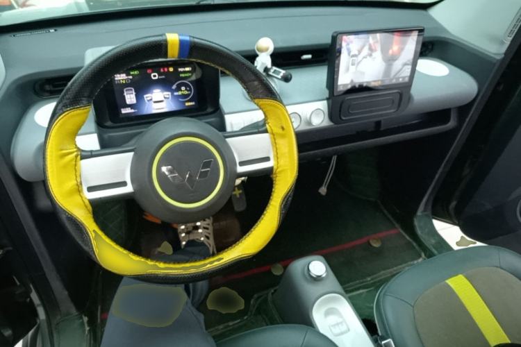 Used Wuling Hongguang MINIEV 2022 GAMEBOY 300km Enthusiast Model with Lithium Iron Phosphate Center Console