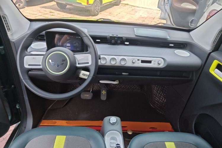 Used Wuling Hongguang MINIEV 2022 GAMEBOY 300km Enthusiast Model with Lithium Iron Phosphate Center Console