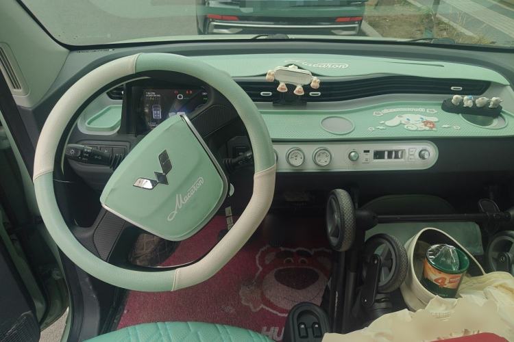 Used Wuling Hongguang MINIEV 2022 Macaron Premium Model – Lithium Iron Phosphate Center Console