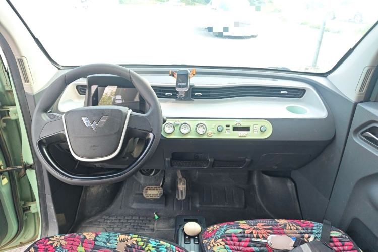 Used Wuling Hongguang MINIEV 2022 Macaron Premium Model – Lithium Iron Phosphate Center Console