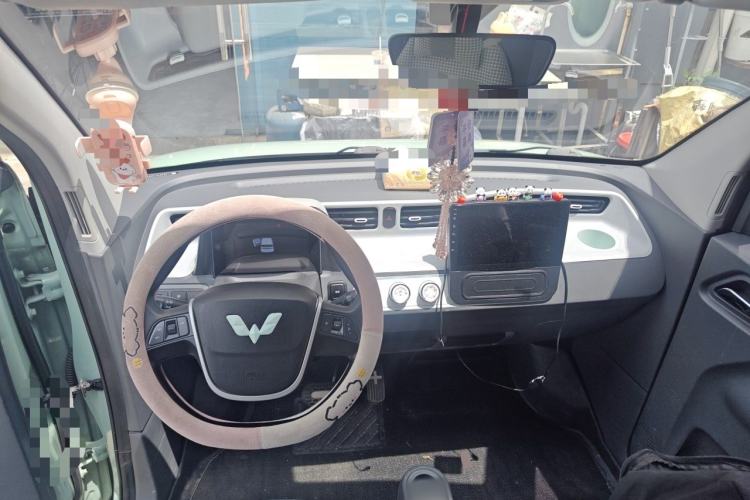 Used Wuling Hongguang MINIEV 2022 Macaron Fashion Model Lithium Iron Phosphate Center Console