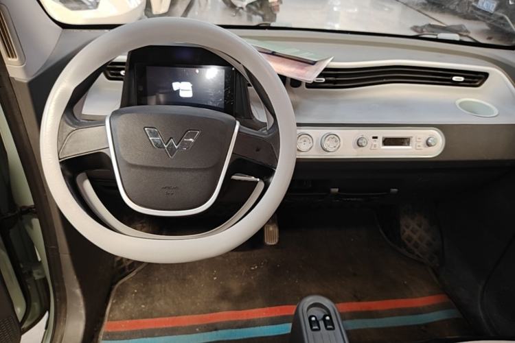 Used Wuling Hongguang MINIEV 2022 Macaron Premium Model – Lithium Iron Phosphate Center Console