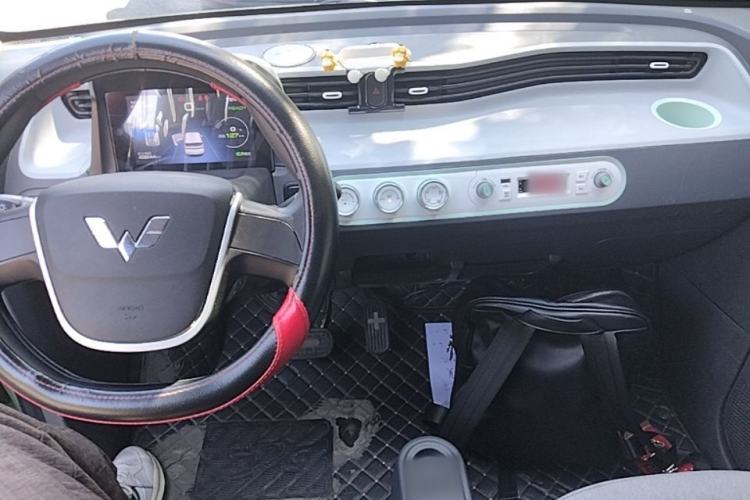 Used Wuling Hongguang MINIEV 2022 Macaron Premium Model – Lithium Iron Phosphate Center Console