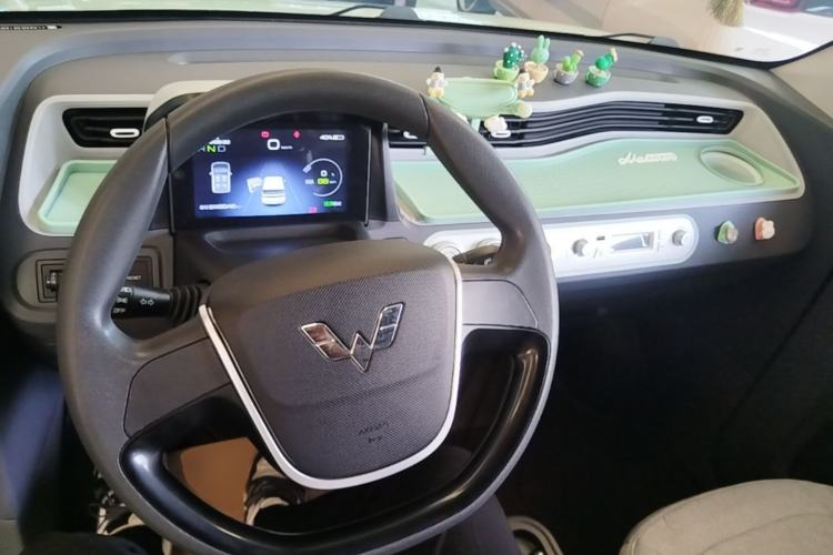 Used Wuling Hongguang MINIEV 2022 Macaron Premium Model – Lithium Iron Phosphate Center Console