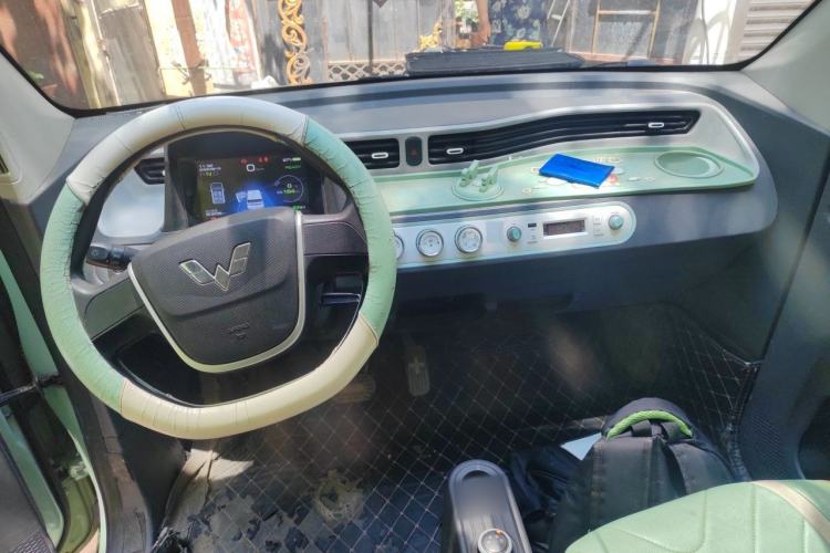 Used Wuling Hongguang MINIEV 2022 Macaron Premium Model – Lithium Iron Phosphate Center Console