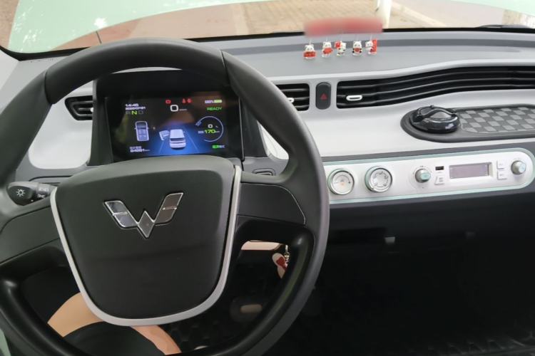 Used Wuling Hongguang MINIEV 2022 Macaron Premium Model – Lithium Iron Phosphate Center Console