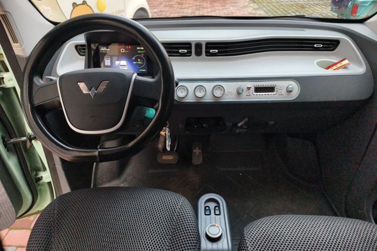 Used Wuling Hongguang MINIEV 2022 Macaron Premium Model – Lithium Iron Phosphate Center Console