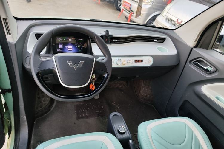 Used Wuling Hongguang MINIEV 2022 Macaron Fashion Model Lithium Iron Phosphate Center Console