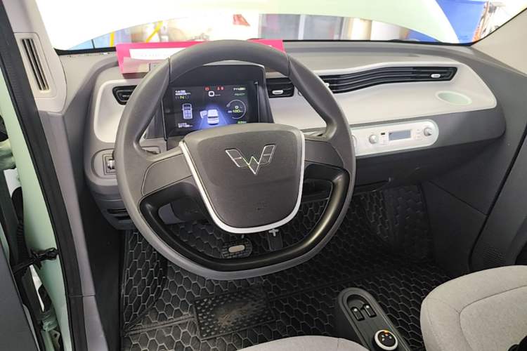 Used Wuling Hongguang MINIEV 2022 Macaron Premium Model – Lithium Iron Phosphate Center Console