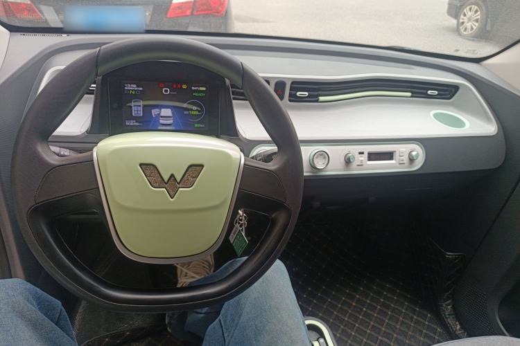 Used Wuling Hongguang MINIEV 2022 Macaron Premium Model – Lithium Iron Phosphate Center Console