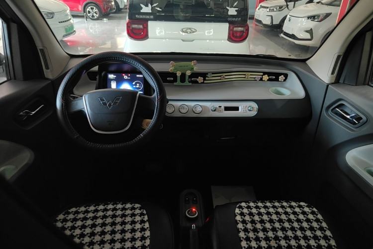 Used Wuling Hongguang MINIEV 2022 Macaron Premium Model – Lithium Iron Phosphate Center Console