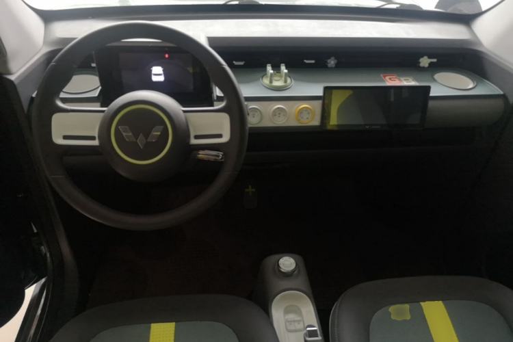 Used Wuling Hongguang MINIEV 2022 GAMEBOY 300km Play Edition Lithium Iron Phosphate Center Console