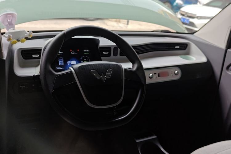 Used Wuling Hongguang MINIEV 2022 Macaron Premium Model – Lithium Iron Phosphate Center Console