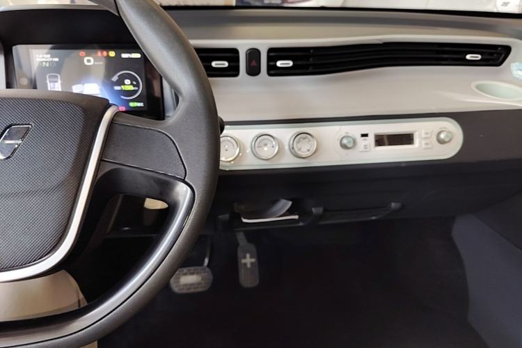 Used Wuling Hongguang MINIEV 2022 Macaron Premium Model – Lithium Iron Phosphate Center Console