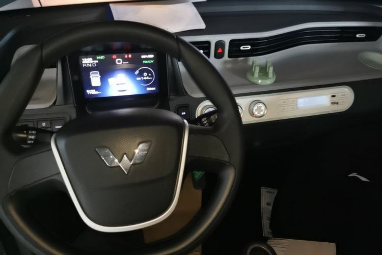 Used Wuling Hongguang MINIEV 2022 Macaron Premium Model – Lithium Iron Phosphate Center Console