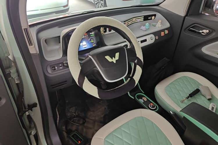 Used Wuling Hongguang MINIEV 2022 Macaron Premium Model – Lithium Iron Phosphate Center Console