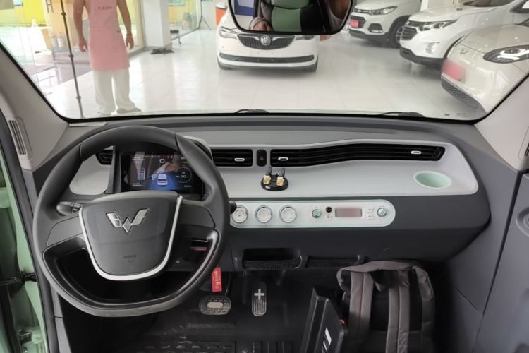 Used Wuling Hongguang MINIEV 2022 Macaron Premium Model – Lithium Iron Phosphate Center Console