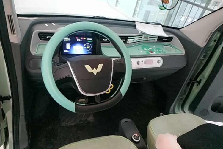 Used Wuling Hongguang MINIEV 2022 Macaron Premium Model – Lithium Iron Phosphate Center Console