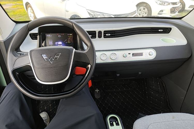 Used Wuling Hongguang MINIEV 2022 Macaron Premium Model – Lithium Iron Phosphate Center Console