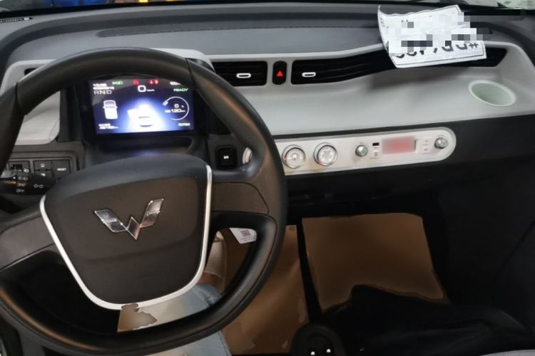 Used Wuling Hongguang MINIEV 2022 Macaron Fashion Model Lithium Iron Phosphate Center Console