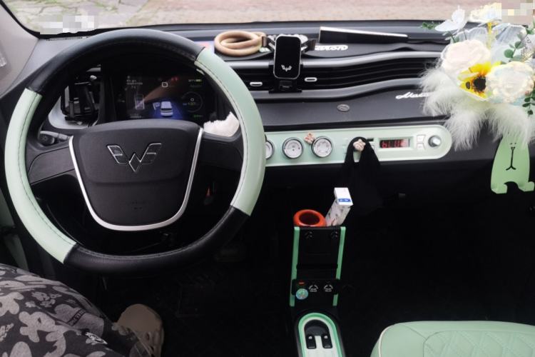 Used Wuling Hongguang MINIEV 2022 Macaron Premium Model – Lithium Iron Phosphate Center Console
