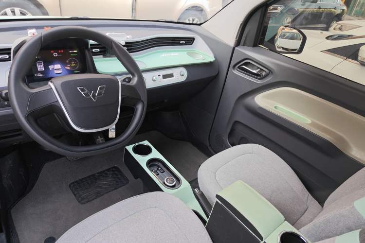 Used Wuling Hongguang MINIEV 2022 Macaron Premium Model – Lithium Iron Phosphate Center Console