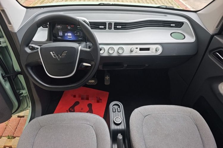Used Wuling Hongguang MINIEV 2022 Macaron Fashion Model Lithium Iron Phosphate Center Console