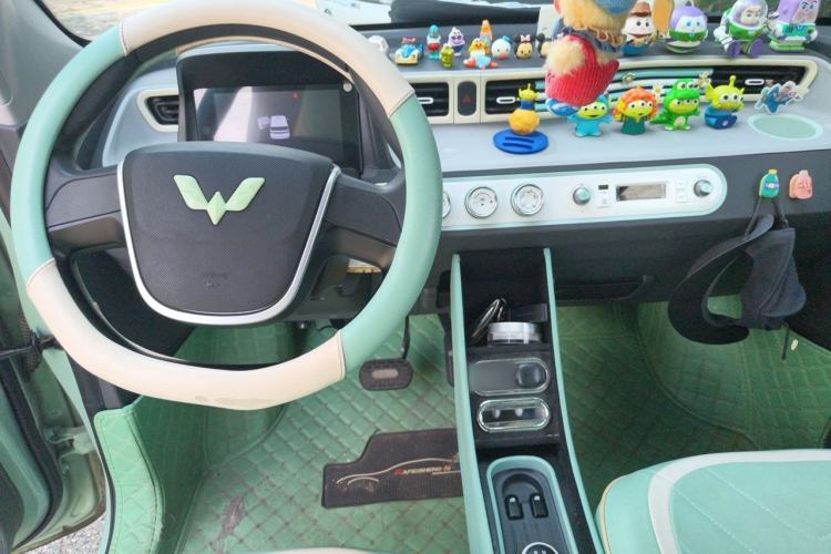 Used Wuling Hongguang MINIEV 2022 Macaron Premium Model – Lithium Iron Phosphate Center Console