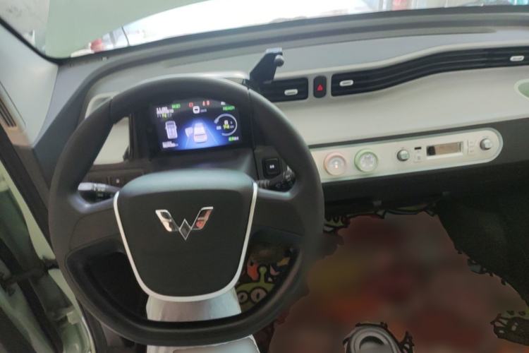 Used Wuling Hongguang MINIEV 2022 Macaron Premium Model – Lithium Iron Phosphate Center Console
