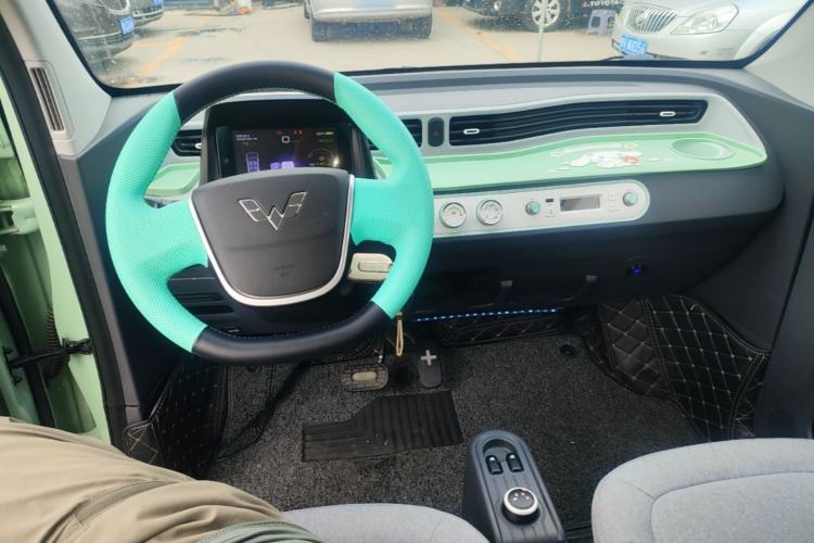 Used Wuling Hongguang MINIEV 2022 Macaron Premium Model – Lithium Iron Phosphate Center Console