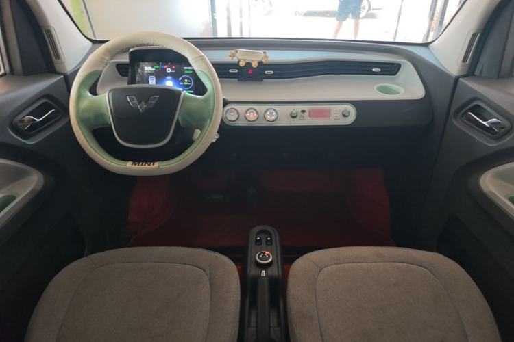 Used Wuling Hongguang MINIEV 2022 Macaron Premium Model – Lithium Iron Phosphate Center Console