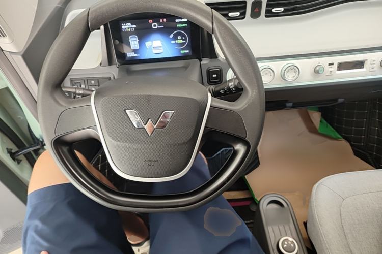 Used Wuling Hongguang MINIEV 2022 Macaron Premium Model – Lithium Iron Phosphate Center Console