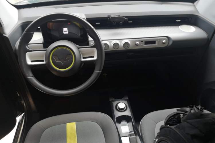 Used Wuling Hongguang MINIEV 2022 GAMEBOY 200km Play Edition with Lithium Iron Phosphate Center Console