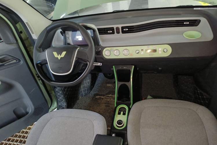 Used Wuling Hongguang MINIEV 2022 Macaron Premium Model – Lithium Iron Phosphate Center Console